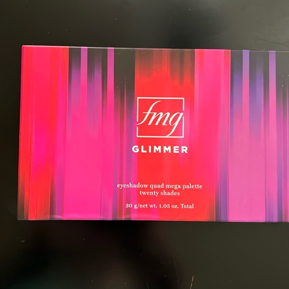 AVON fmg glimmer eye shadow palette NIB - Picture 2 of 7